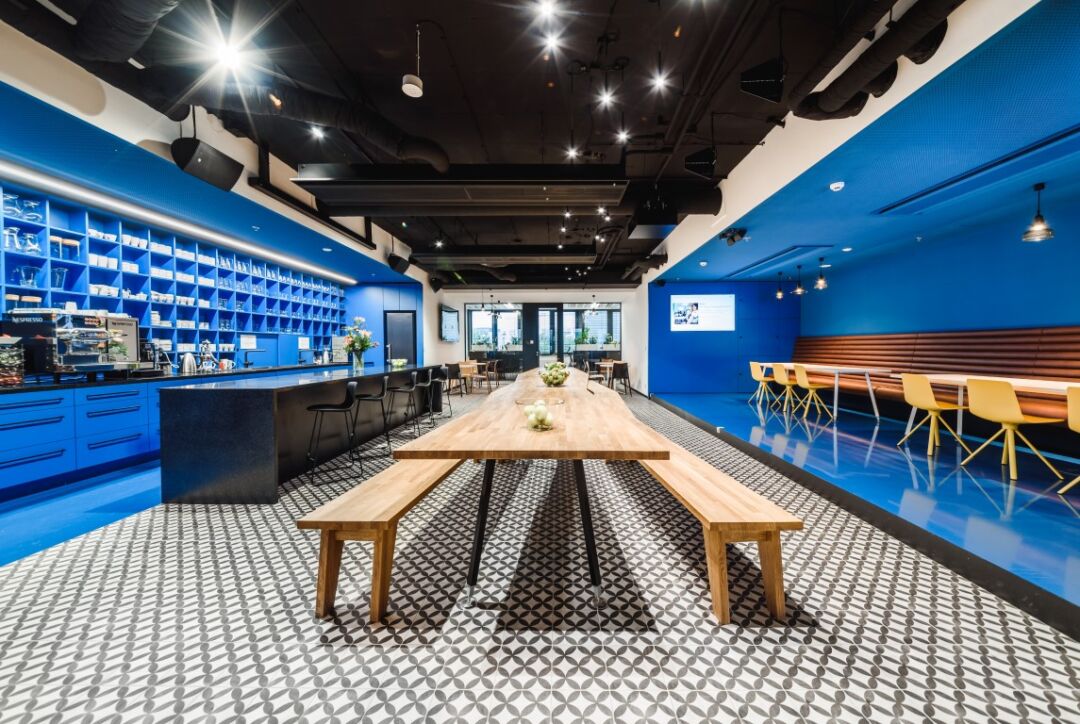Modern Roche Offices in Bratislava, designed by AT26 architects.