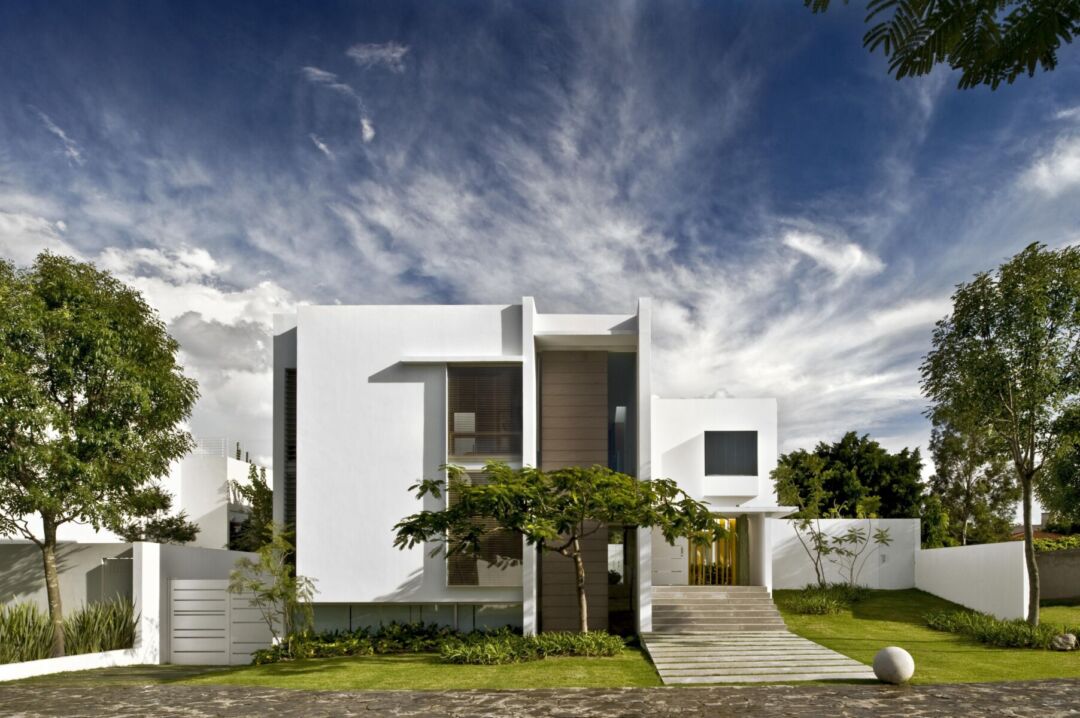 Natural elements integrated within modern living spaces. Natural elements integrated within modern living spaces.