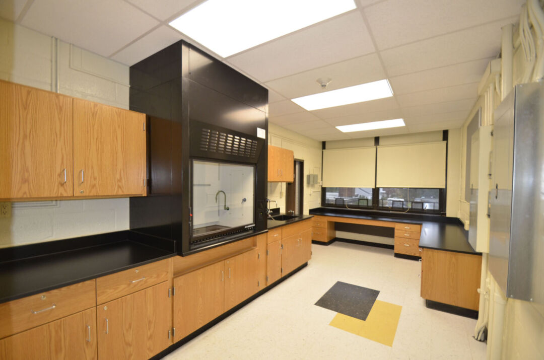 Bright, adaptable lab for hands-on experiments. Bright, adaptable lab for hands-on experiments.