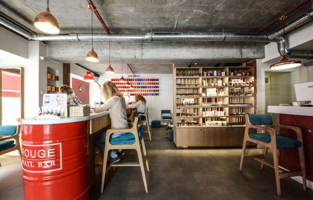 Warm wood tones contrast with raw concrete finishes.