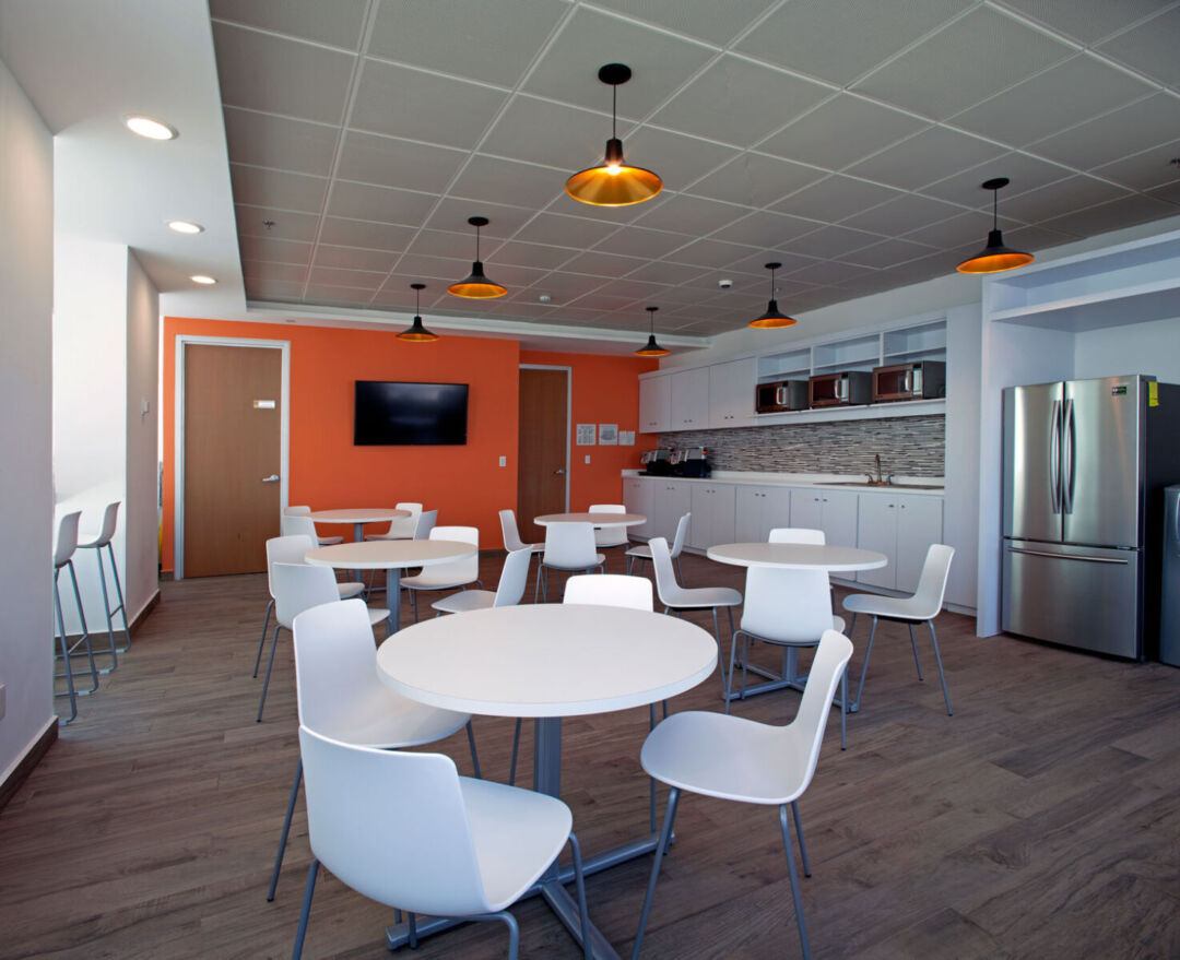Open-plan layout promoting collaboration and creativity. Open-plan layout promoting collaboration and creativity.