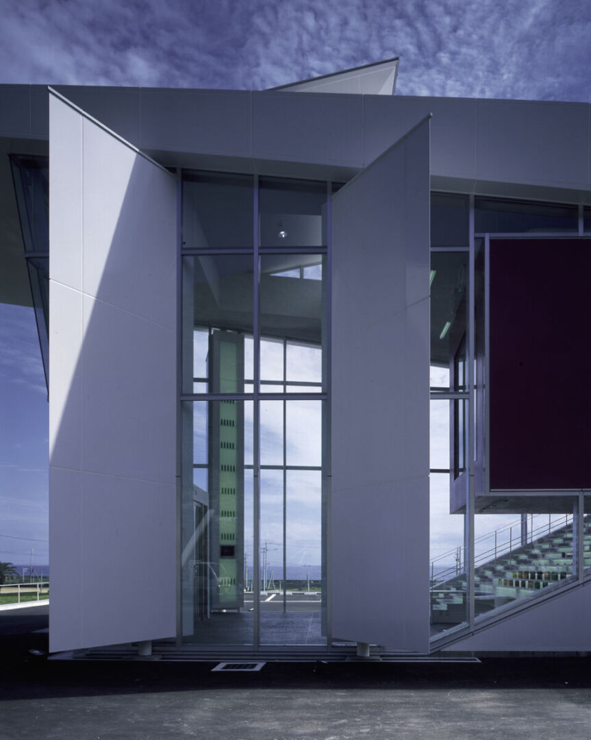 Dynamic exhibits showcasing the synergy of art and industry. Dynamic exhibits showcasing the synergy of art and industry.