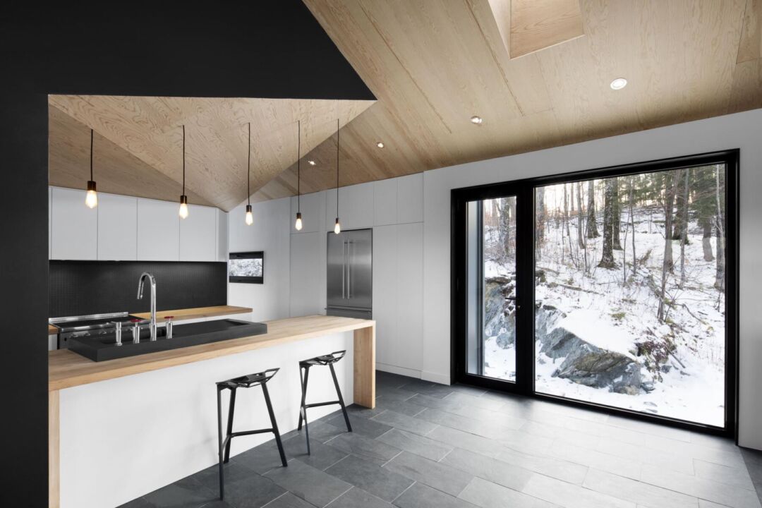 Seamless connection between indoor and outdoor spaces. Seamless connection between indoor and outdoor spaces.