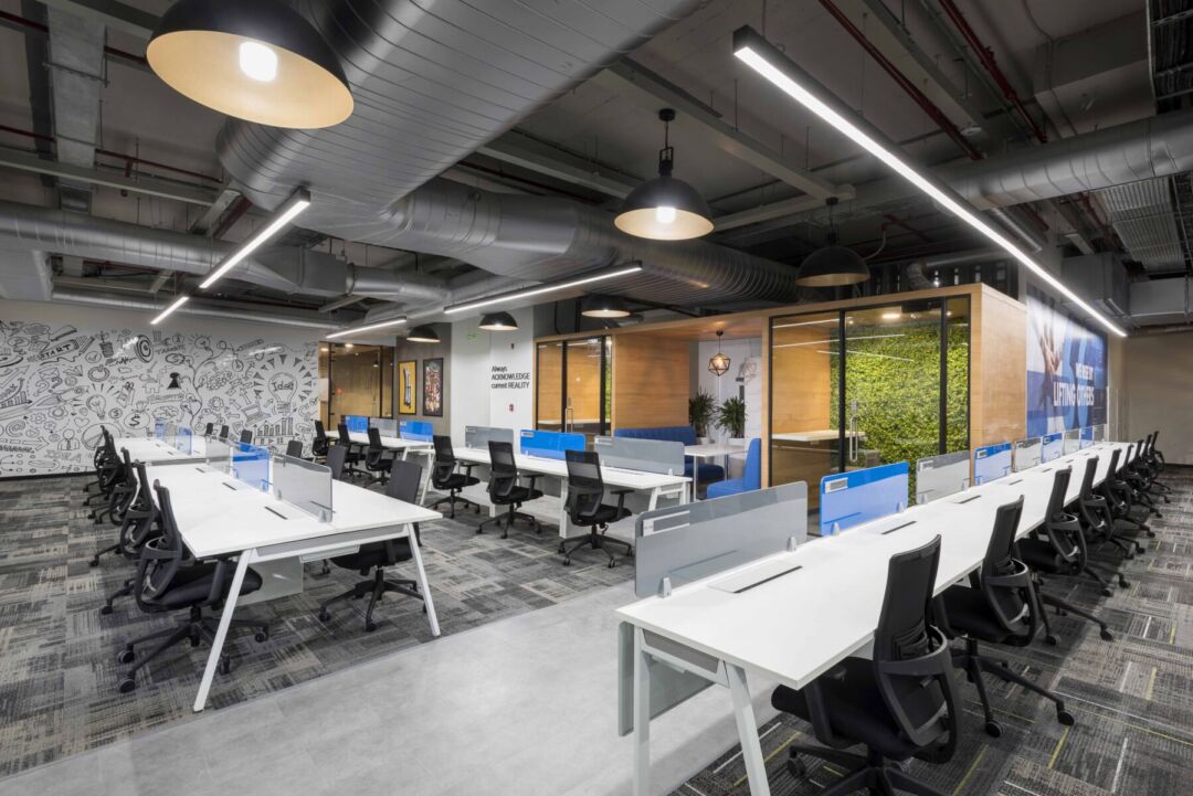 Central area with easy access to meeting rooms and community spaces. Central area with easy access to meeting rooms and community spaces.