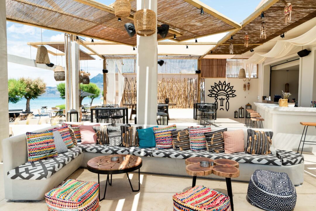 Eco-friendly materials enhance the bar’s natural beauty. Eco-friendly materials enhance the bar