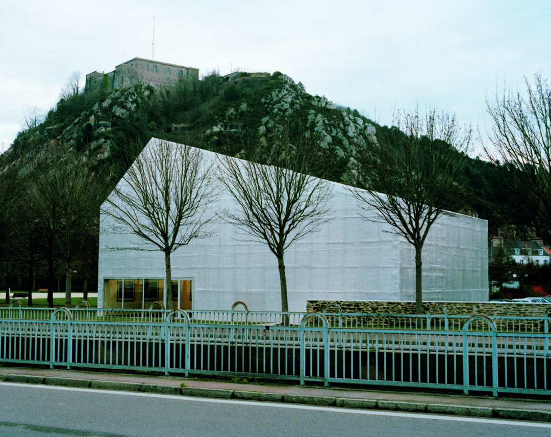 Le Point du Jour Art Center as a symbol of artistic significance. Le Point du Jour Art Center as a symbol of artistic significance.
