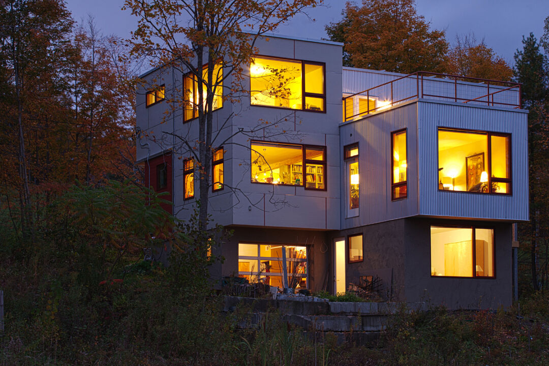 Flexible living spaces in the Modern Modular House 2006. Flexible living spaces in the Modern Modular House 2006.