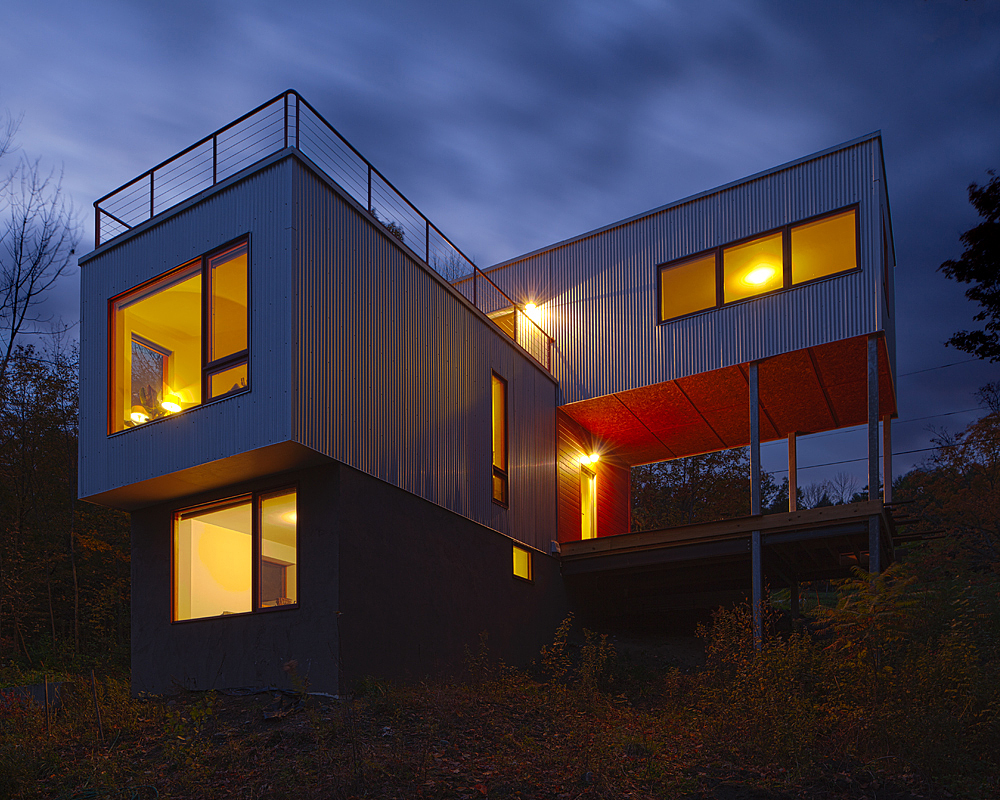 Spacious interior of the Modern Modular House 2006. Spacious interior of the Modern Modular House 2006.
