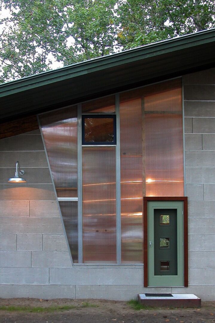 Stunning Mascoma Lake House blending modern design and nature.