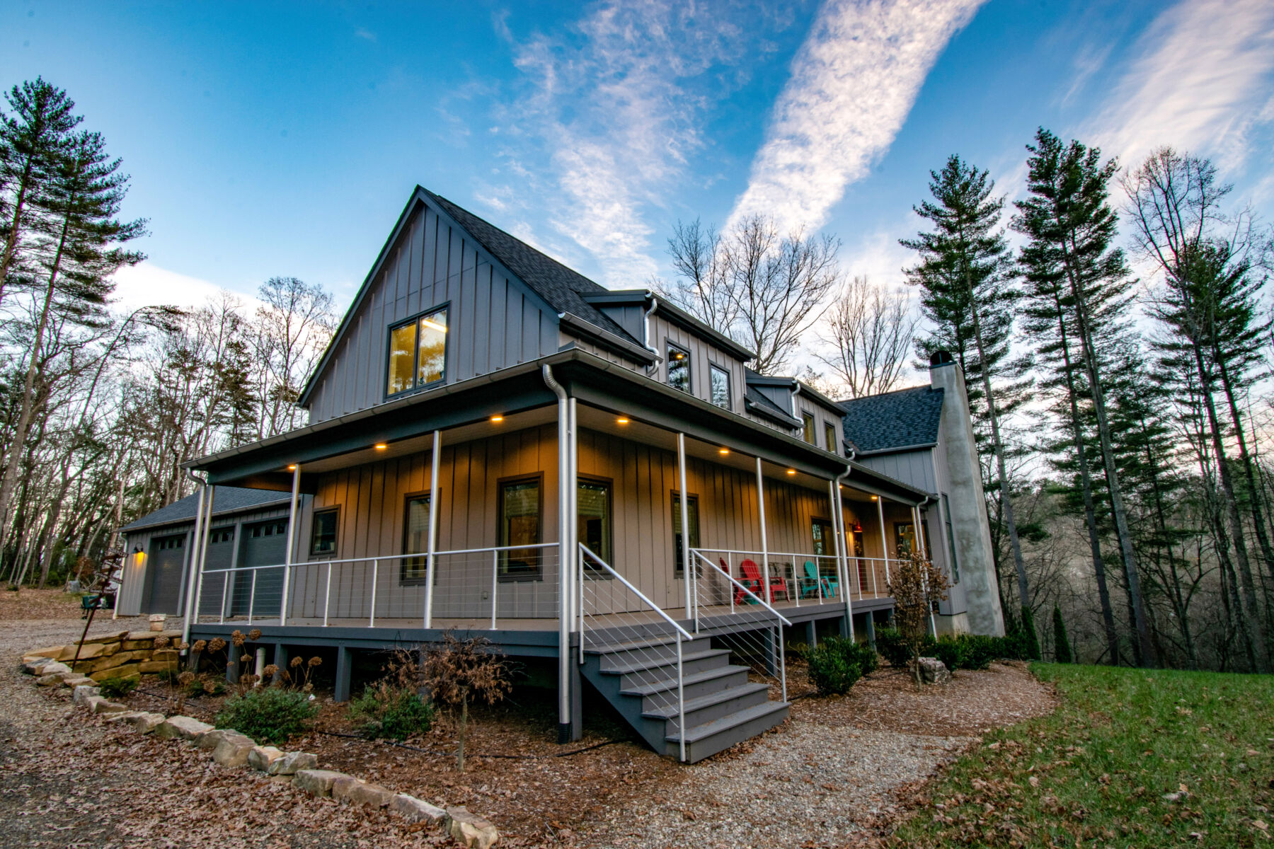 Bent Creek Residence: Harmonious Fusion of Nature and Contemporary Design